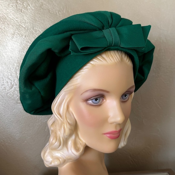 SPLENDID 1960s' DESIGNER EMERALD GREEN TAM & GROSGRAIN HAT - Picture 2 of 14